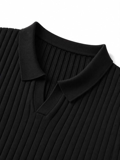 Polo de canalé texturizado con cuello en V